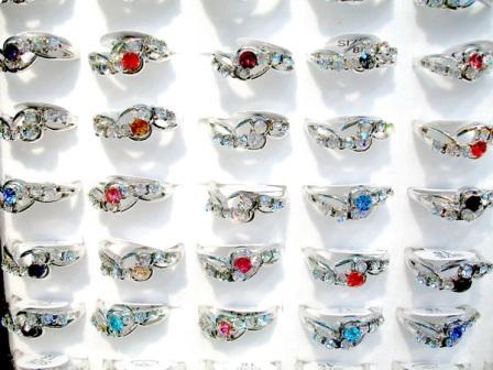 LOT 100 BAGUES FANTAISIE BGF11
