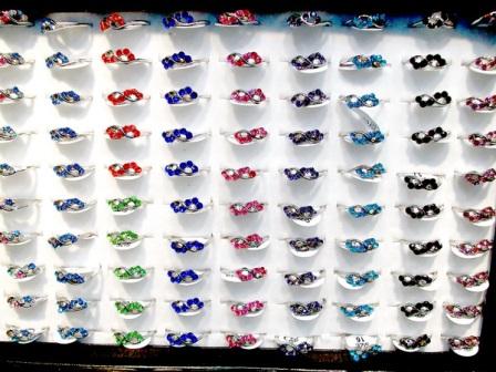 LOT 100 BAGUES FANTAISIE BGF15