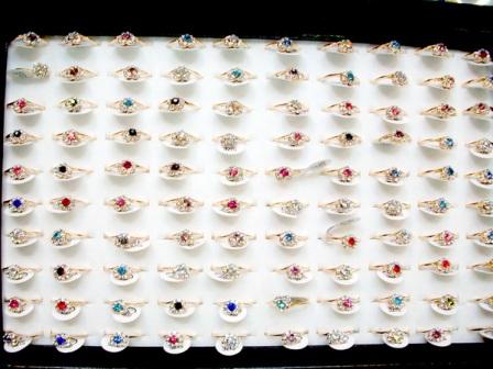 LOT 100 BAGUES FANTAISIE BGF16