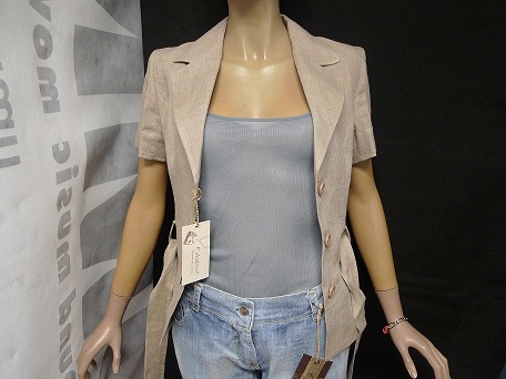 Les hauts, shorts, vestes etc de marques italiennes en destockage a 5 euros la piéce MAXIMUM