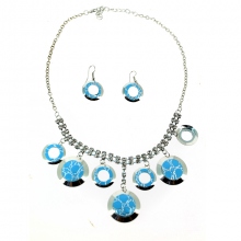 Parure fantaisie ornée de strass
