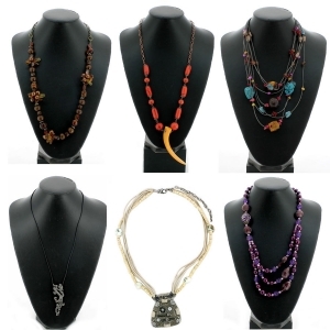 Lot des colliers femme