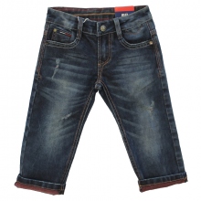 Jeans avec des plis et effet délavé