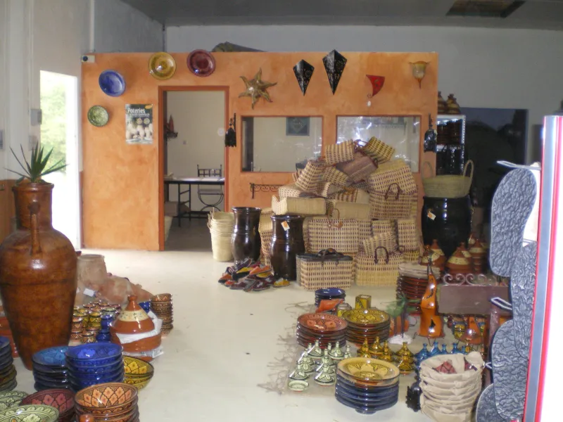 LOT DE POTERIES ET BAZAR DU MAROC