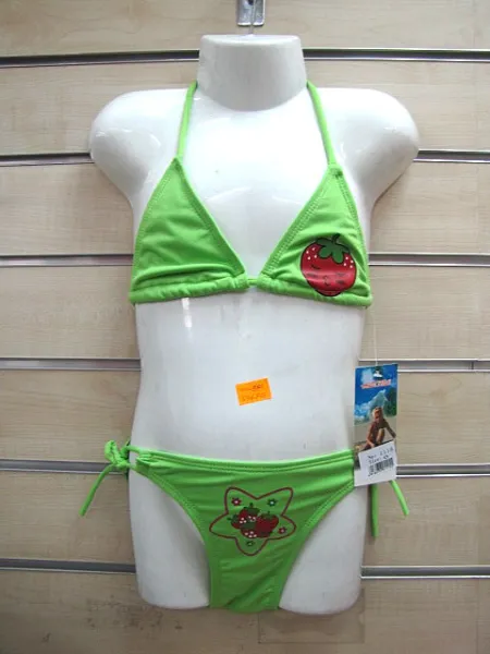Maillot de bain fille à motifs   2,95 € HT/unité  Référence : 4214
