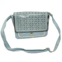 Sac à bandoulière avec motif perforé et bordure argentée