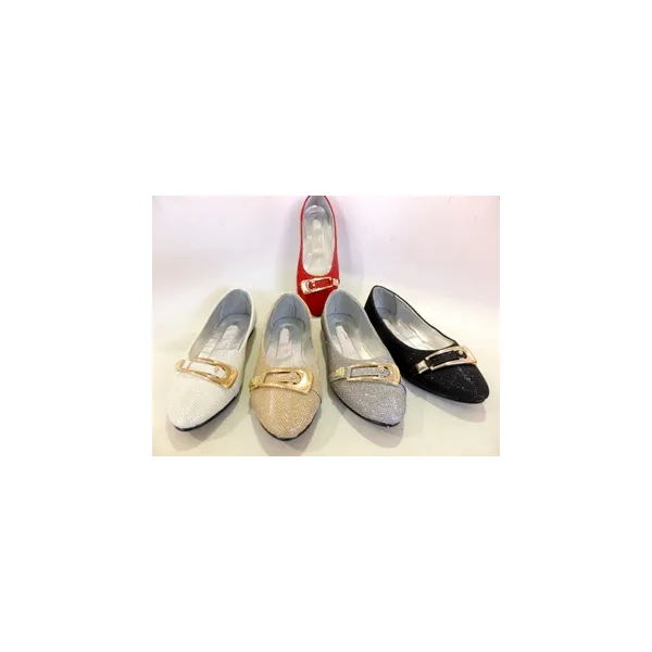 Ballerine avec broche doré