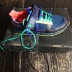 Vend lot de chaussures hommes, femmes et enfants de marque de sportwear et surfwear de prix mini