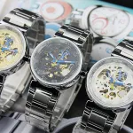 La marque de montre: D & G, Armani, Chanel, Louis Vuitton