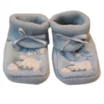Chaussons ornés de motif brodé