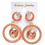 Boucles d’oreilles serties de pierres facettées