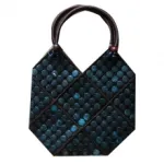 Sac à main décoré  de perles en bois
