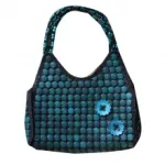 Sac à main décoré  de perles en bois
