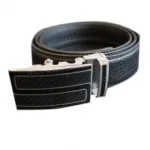 Ceinture noire en cuir avec boucle fantaisie