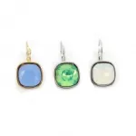 Boucles d’oreilles dormeuses avec sertissures