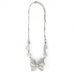Collier avec pendentif papillon