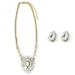 Parure sertie de pierres