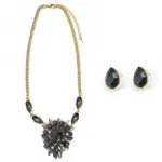 Parure sertie de pierres