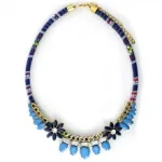 Collier ethnique avec pendentif fleurs et chaînes dorées