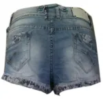Short en jeans délavé avec bretelles et doublure fleurie