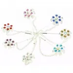 Broche fleur à strass avec une chaînette argentée