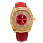 Montre-bracelet dorée pour femme agrémentée de strass