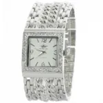 Montre femme avec cadran carré et lunette incrusté de strass
