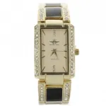 Montre femme réctangulaire parée de strass