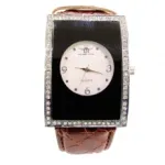 Montre-bracelet rectangulaire pour femme ornée de strass