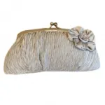 Sac de soirée plissé orné d’une fleur à strass
