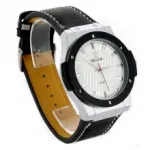 Montre-bracelet avec boîtier à effet vissé