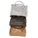 Sac à main matelassé et clouté