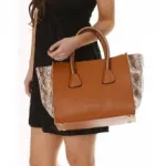 Sac à main avec côté serpent
