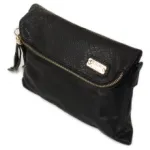 Pochette en deux tons avec rabat reptile et pompon