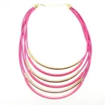 Collier multirang avec barrette en métal