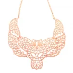 Collier plastron fantaisie