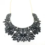 Collier plastron fantaisie