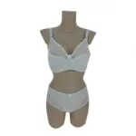 Ensemble lingerie décoré de dentelle avec soutien-gorge à bonnet E et culotte