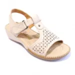 Sandales avec motif perforé et scratch sur le côté