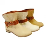 Bottines avec motif perforé et brides cloutées